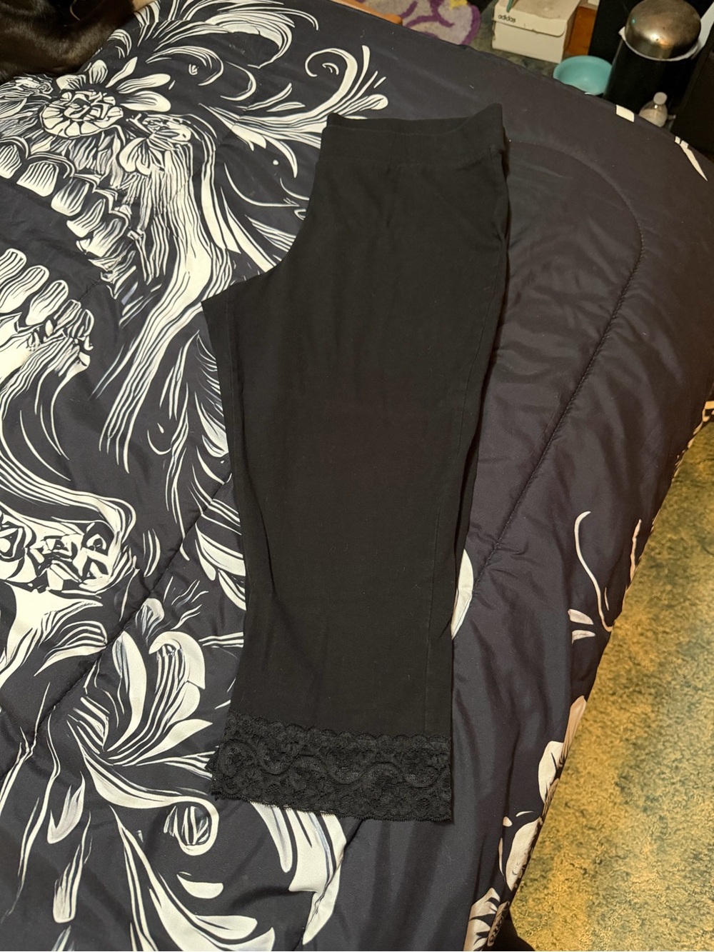 Torrid Black Lace Hem Capri Leggings - Picture 1 of 3